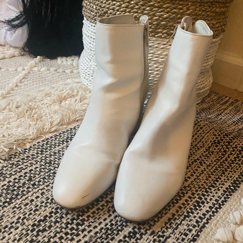 Chinese Laundry cream bootie size 6